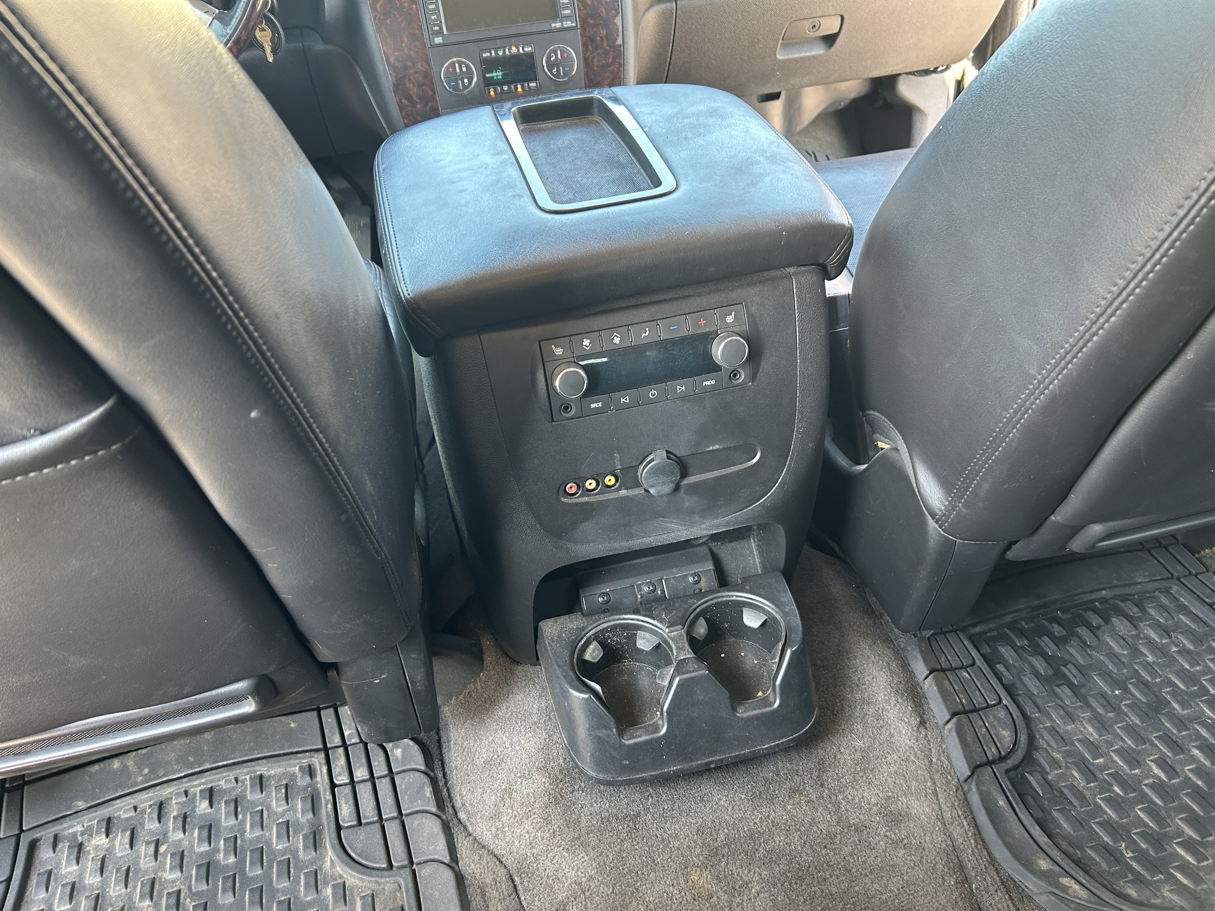 Used 2010 GMC Yukon XL Denali AWD/4WD image 9