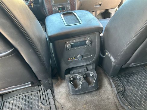 Used 2010 GMC Yukon XL Denali AWD/4WD image 9