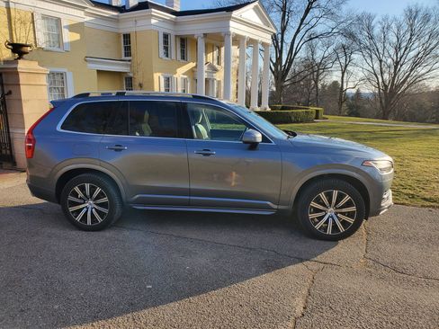 Used 2017 Volvo XC90 T5 Momentum w/ Vision Package image 1