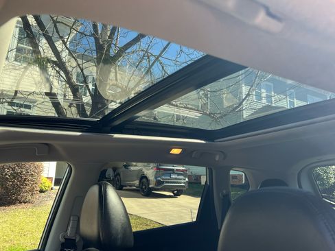 Used 2017 Nissan Rogue SL w/ SL Premium Package image 19