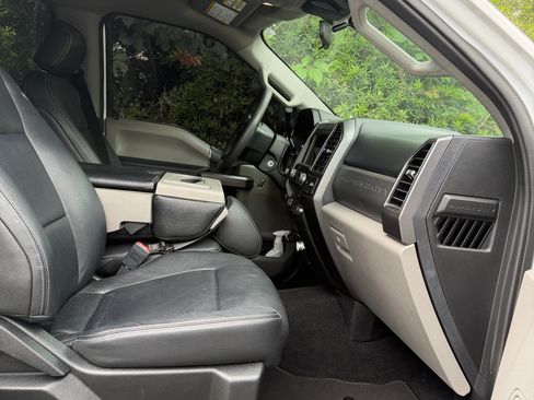 Used 2020 Ford F250 XLT AWD/4WD image 6
