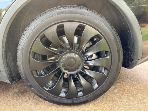 Used 2021 Tesla Model Y Long Range image 6