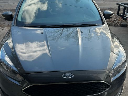 Used 2016 Ford Focus SE w/ SE Power Seat Package image 4