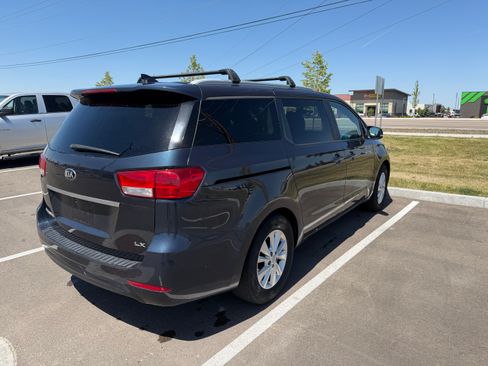 Used 2015 Kia Sedona LX w/ LX Convenience Package FWD image 12