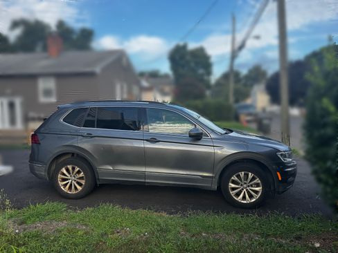 Used 2018 Volkswagen Tiguan SE w/ Panoramic Sunroof Package AWD/4WD image 6