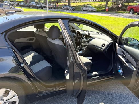 Used 2016 Chevrolet Cruze LS FWD image 12