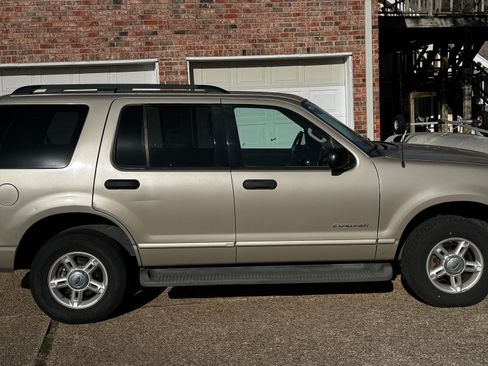 Used 2004 Ford Explorer Sport XLT image 8