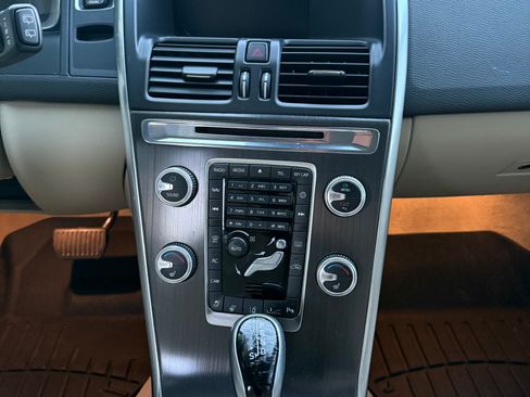 Used 2016 Volvo XC60 T5 Platinum w/ Climate Package image 15