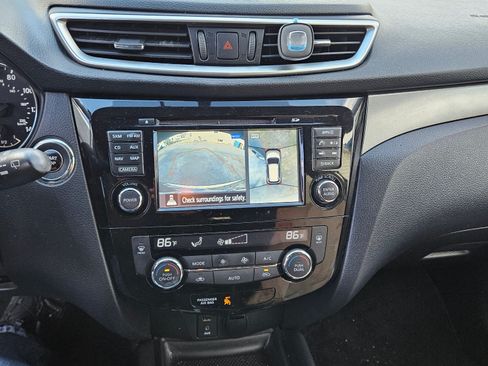 Used 2016 Nissan Rogue SV w/ SV Premium Package image 6