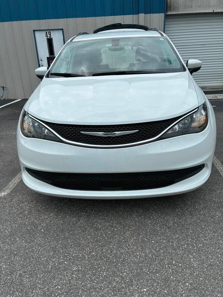 Used 2021 Chrysler Voyager Lxi FWD image 2