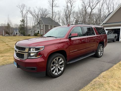 Used 2019 Chevrolet Suburban LT image 1