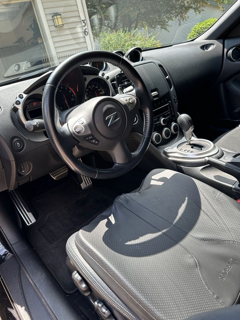 Used 2014 Nissan 370Z Touring w/ Sport Package RWD image 9