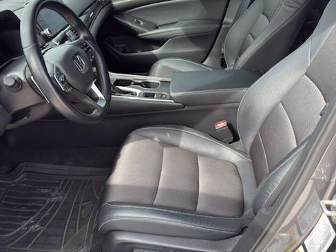 Used 2018 Honda Accord Sport image 16