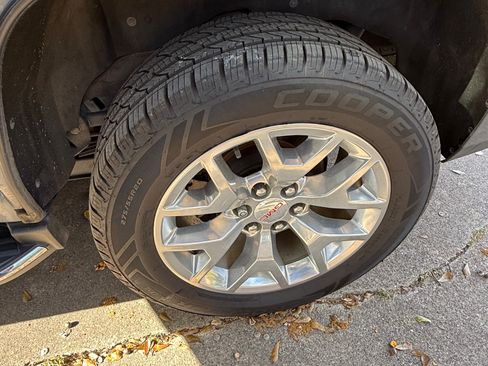 Used 2018 GMC Yukon SLT w/ Open Road Package image 10