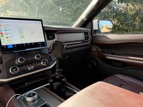 Used 2022 Ford Expedition Limited image 14