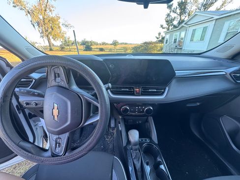 Used 2024 Chevrolet TrailBlazer LT w/ Driver Confidence Package image 9