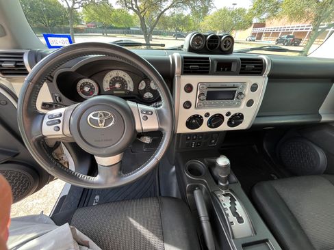 Used 2012 Toyota FJ Cruiser Sport Utility 2D w/ Upgrade Pkg image 30