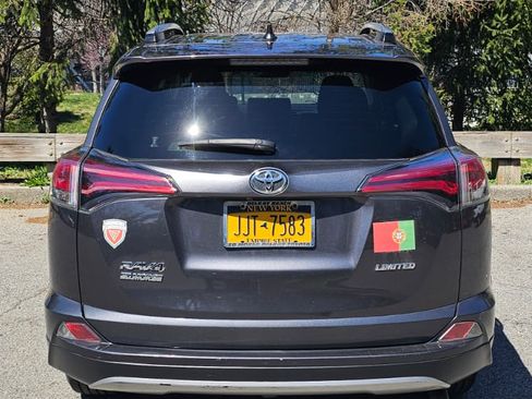 Used 2018 Toyota RAV4 Limited image 14