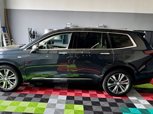 Used 2020 Cadillac XT6 Premium Luxury AWD/4WD image 2