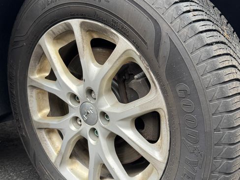 Used 2014 Jeep Cherokee Latitude w/ Cold Weather Group image 17