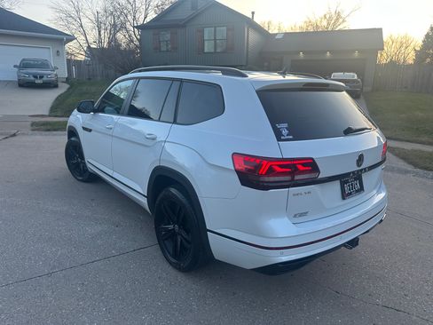 Used 2022 Volkswagen Atlas SEL R-Line image 4