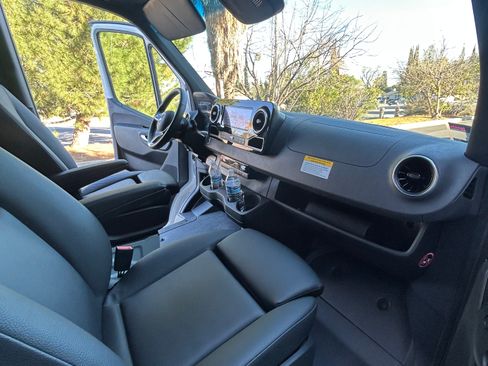 Used 2024 Mercedes-Benz eSprinter 170 Cargo image 13