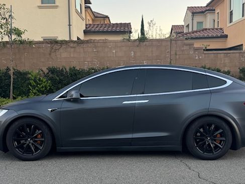 Used 2019 Tesla Model X Long Range image 1