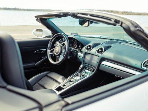 Used 2019 Porsche 718 Boxster image 6