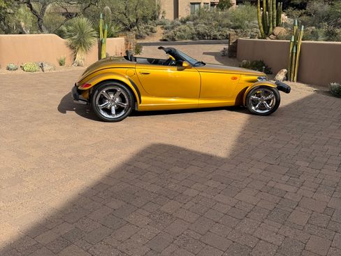 Used 2002 Chrysler Prowler image 8