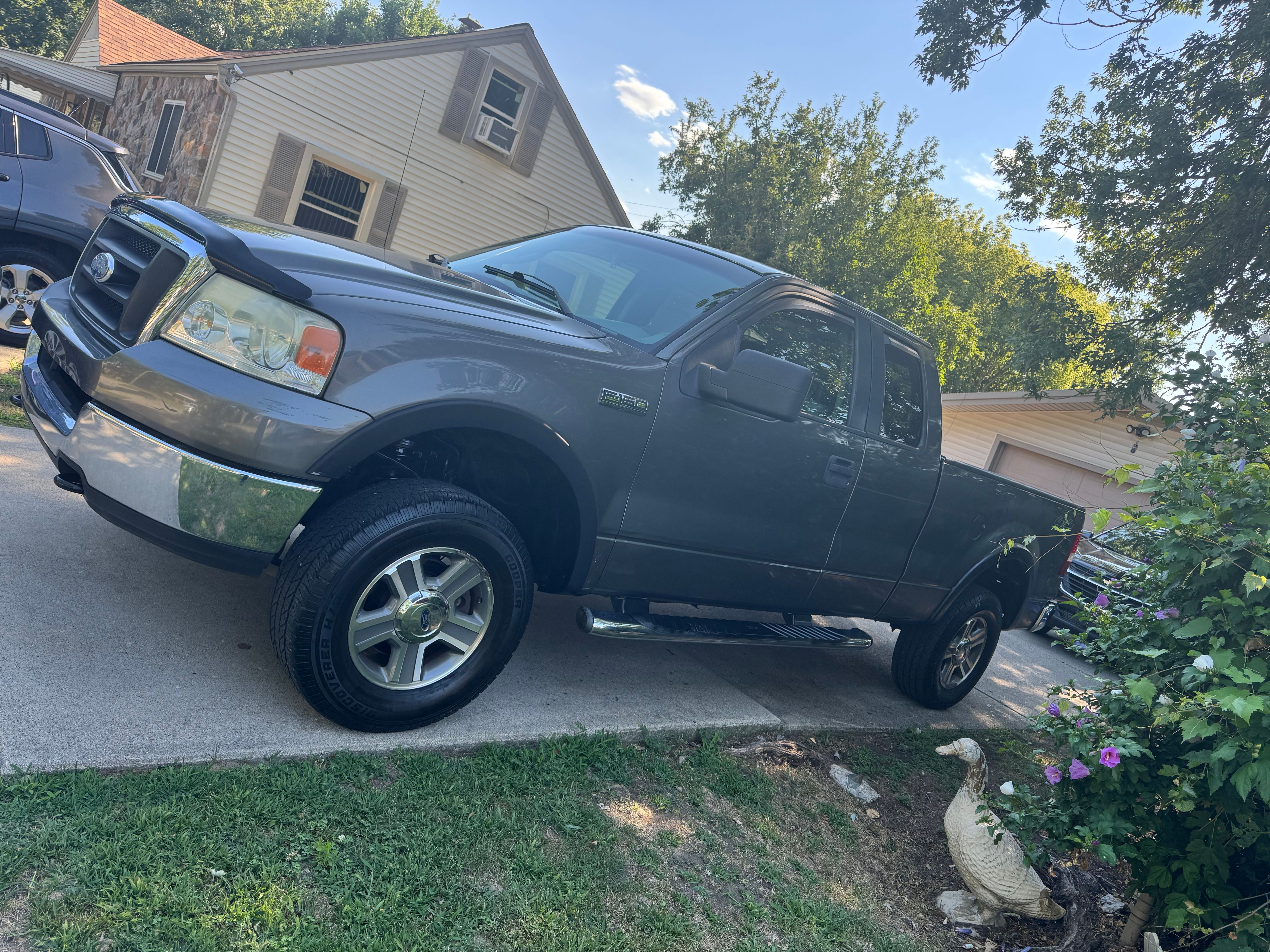 Used 2005 Ford F150 XLT AWD/4WD image 6