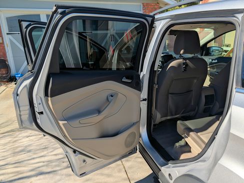 Used 2015 Ford Escape SE w/ Equipment Group 201A image 17