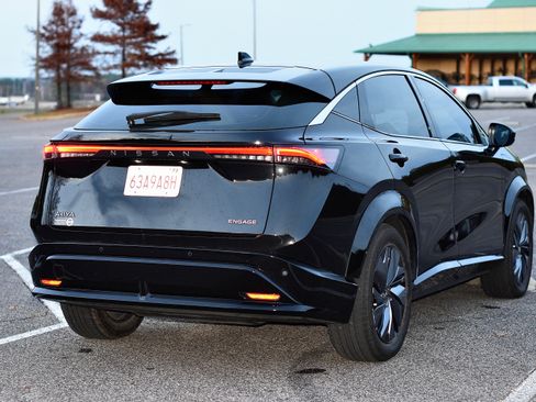 Used 2023 Nissan Ariya FWD image 4