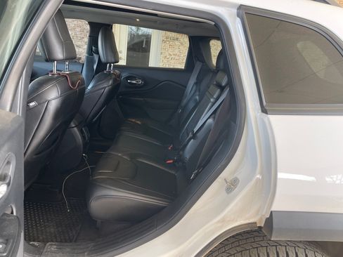 Used 2019 Jeep Cherokee Trailhawk w/ Comfort/Convenience Group image 6