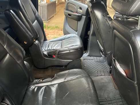 Used 2007 Cadillac Escalade ESV AWD w/ Information Package image 14