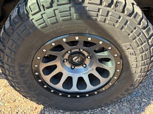 Used 2016 Toyota Tacoma TRD Off-Road w/ Premium & Technology Package image 14