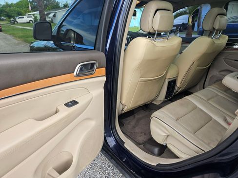 Used 2013 Jeep Grand Cherokee Overland RWD image 17