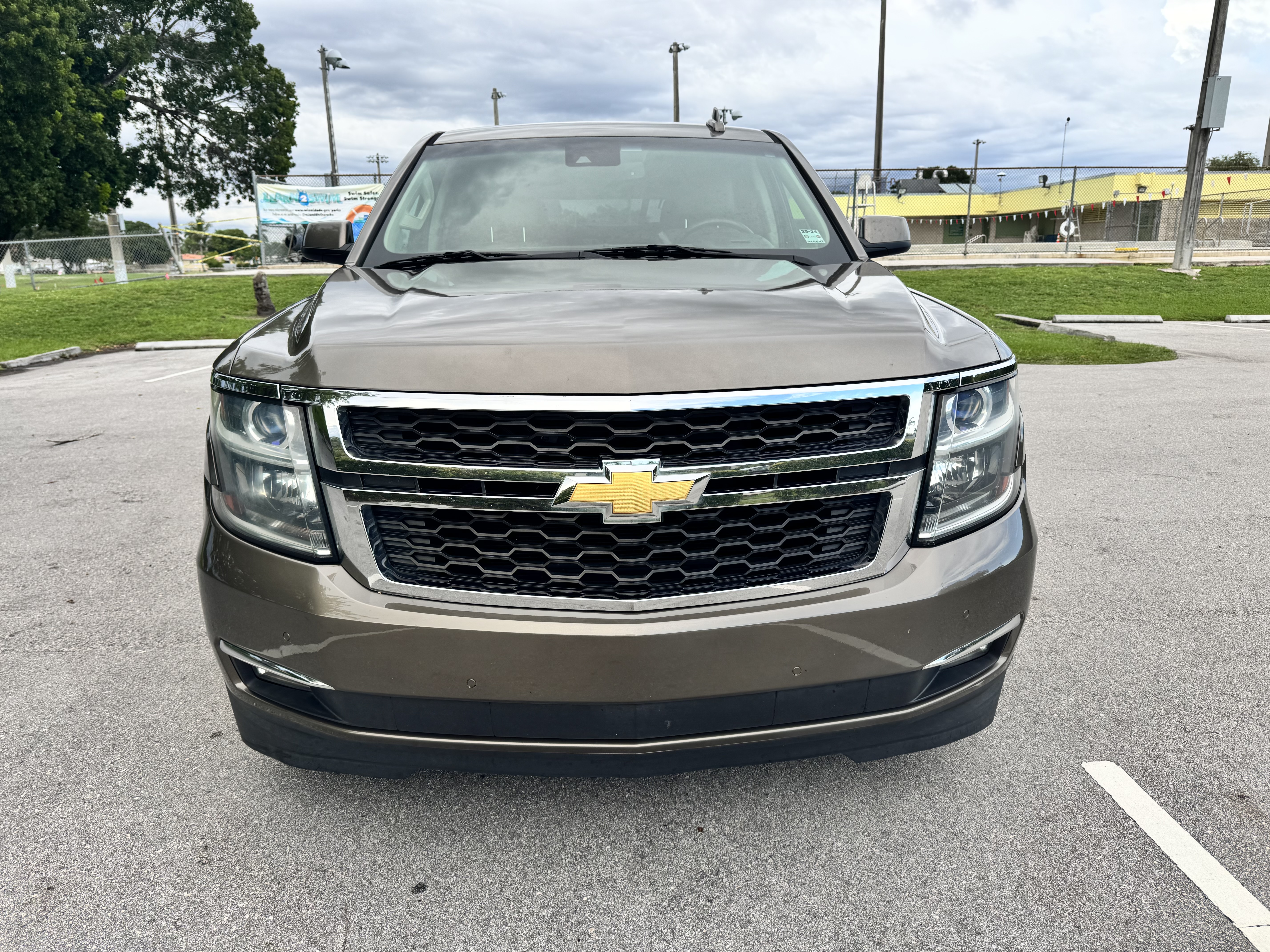 Used 2016 Chevrolet Suburban LT RWD image 2
