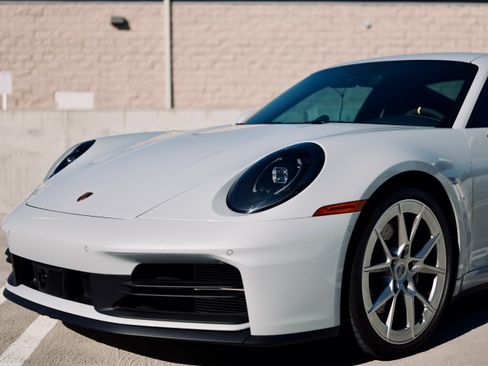 Used 2025 Porsche 911 Carrera RWD image 5