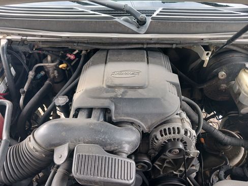 Used 2008 Chevrolet Suburban LT w/ LT Preferred Equipment Group image 8