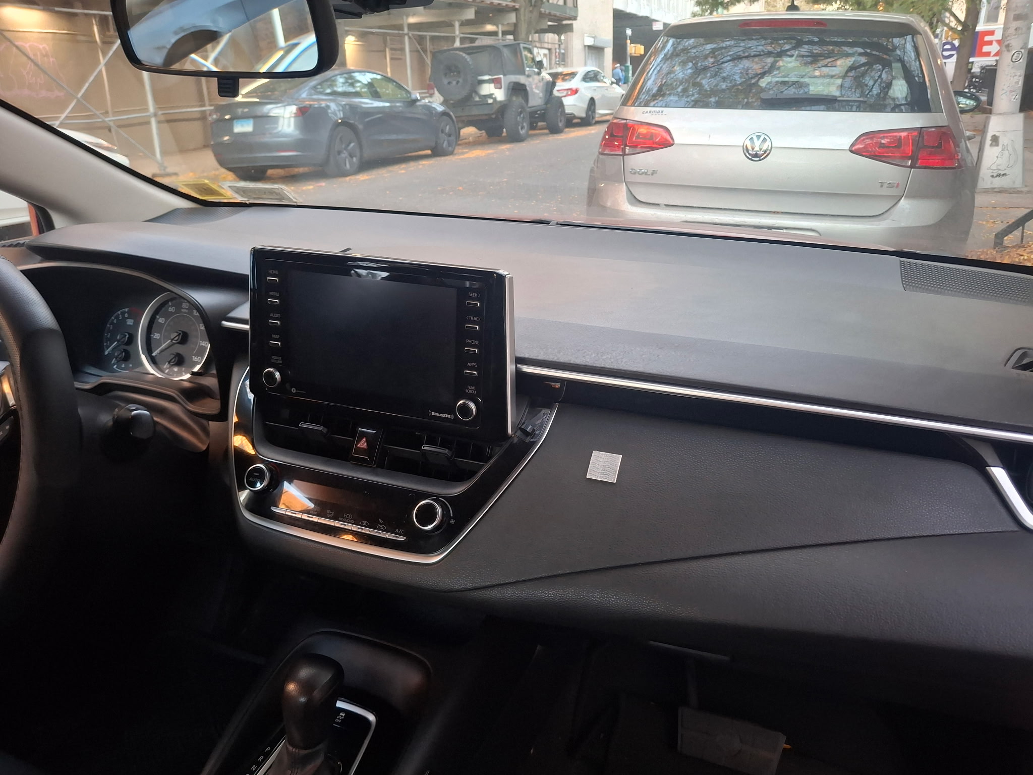 Used 2021 Toyota Corolla LE w/ LE Convenience Package FWD image 9