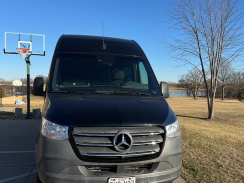 Used 2020 Mercedes-Benz Sprinter 2500 image 2