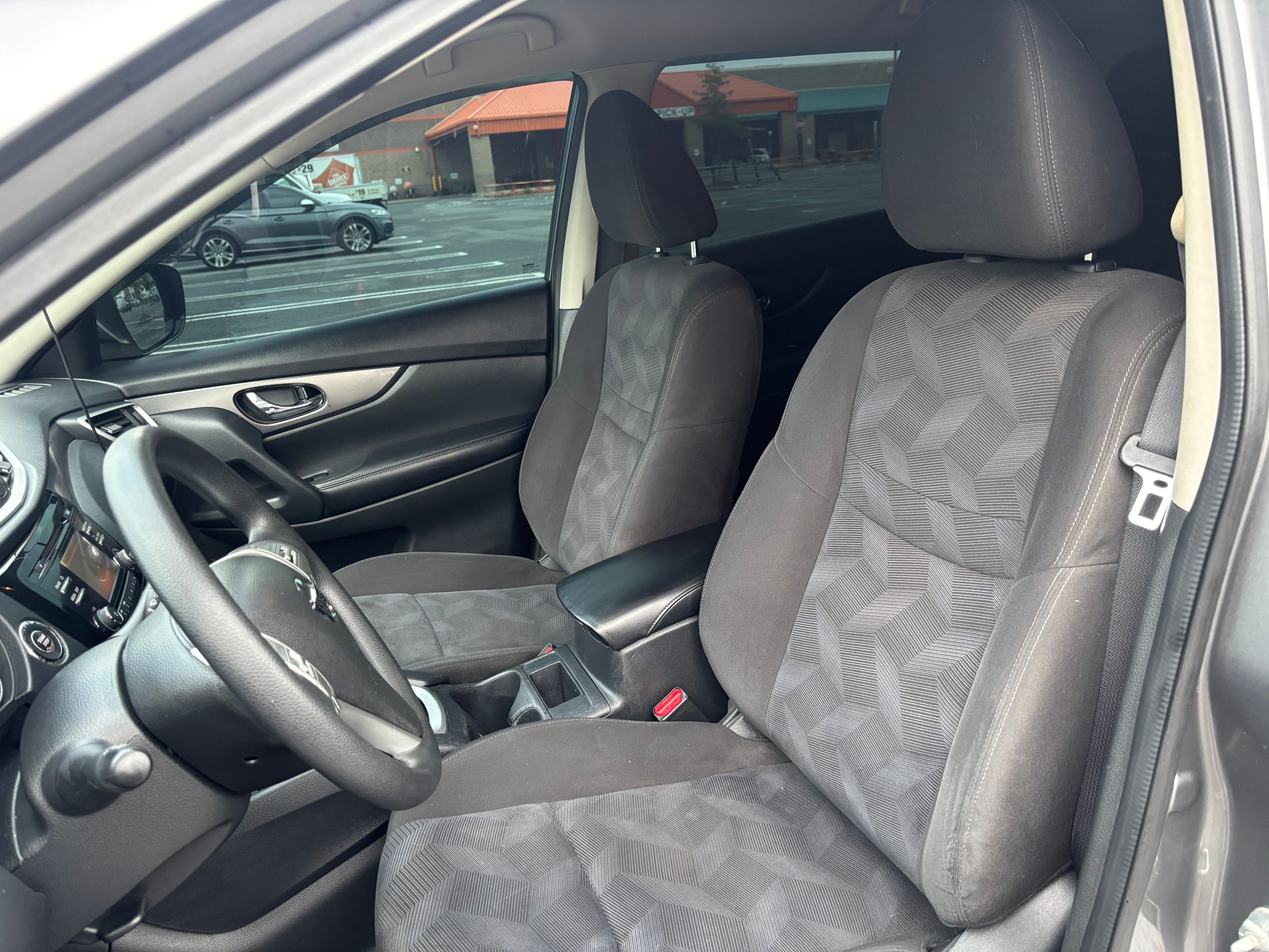 Used 2016 Nissan Rogue SV AWD/4WD image 25