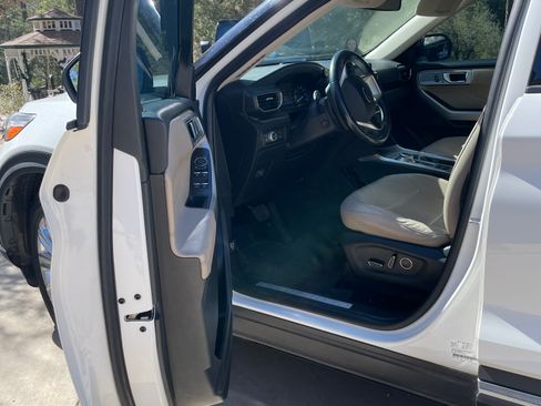 Used 2020 Ford Explorer Limited w/ Hybrid Equipment Group 310A RWD image 13