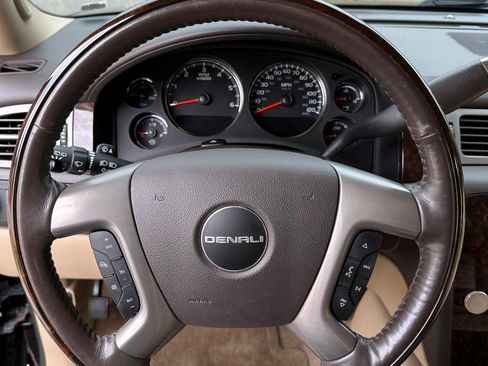 Used 2012 GMC Yukon XL Denali image 8