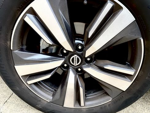 Used 2021 Nissan Rogue Platinum image 12