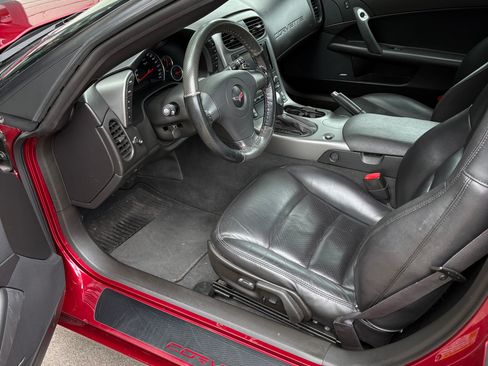 Used 2006 Chevrolet Corvette Coupe w/ Preferred Equipment Group RWD image 8