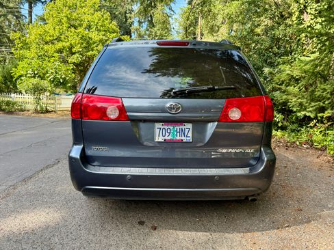 Used 2009 Toyota Sienna XLE w/ Towing Prep Pkg FWD image 15