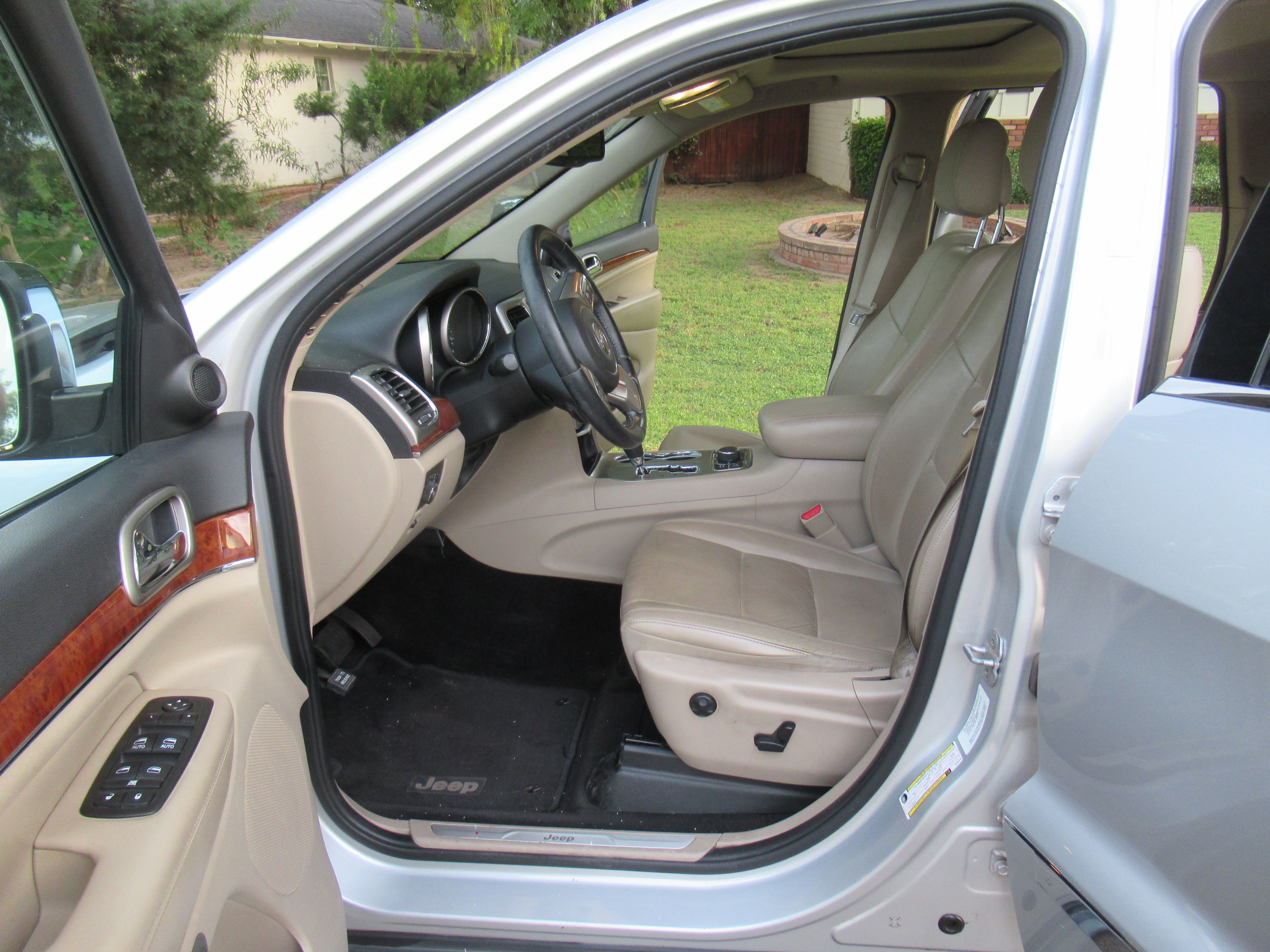 Used 2011 Jeep Grand Cherokee Limited AWD/4WD image 11