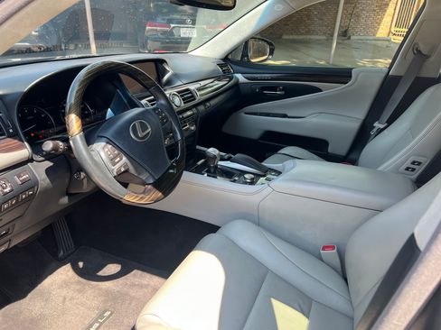 Used 2013 Lexus LS 460 L w/ Preferred Accessory Package RWD image 18