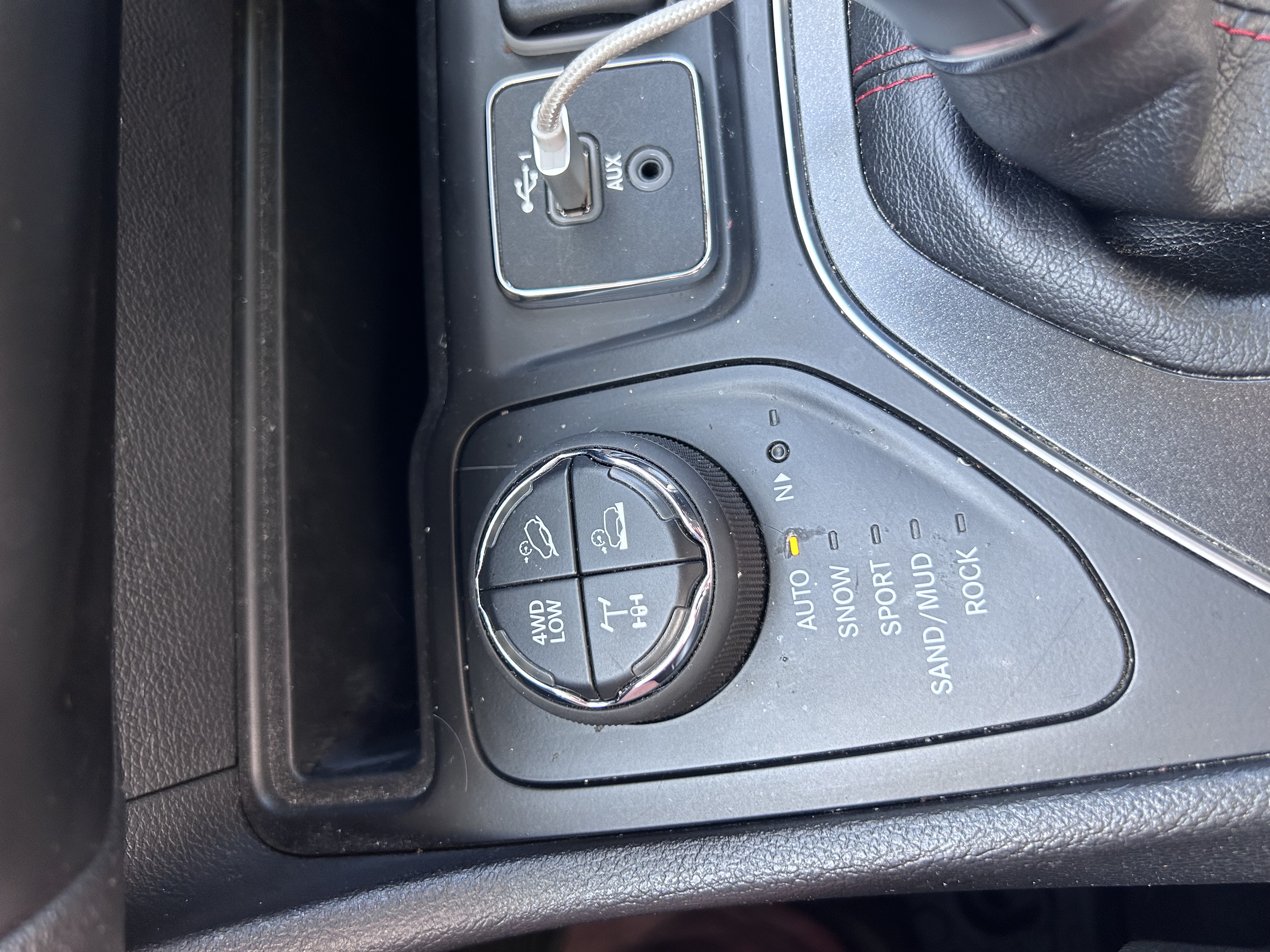 Used 2020 Jeep Cherokee Trailhawk w/ Cold Weather Group AWD/4WD image 21